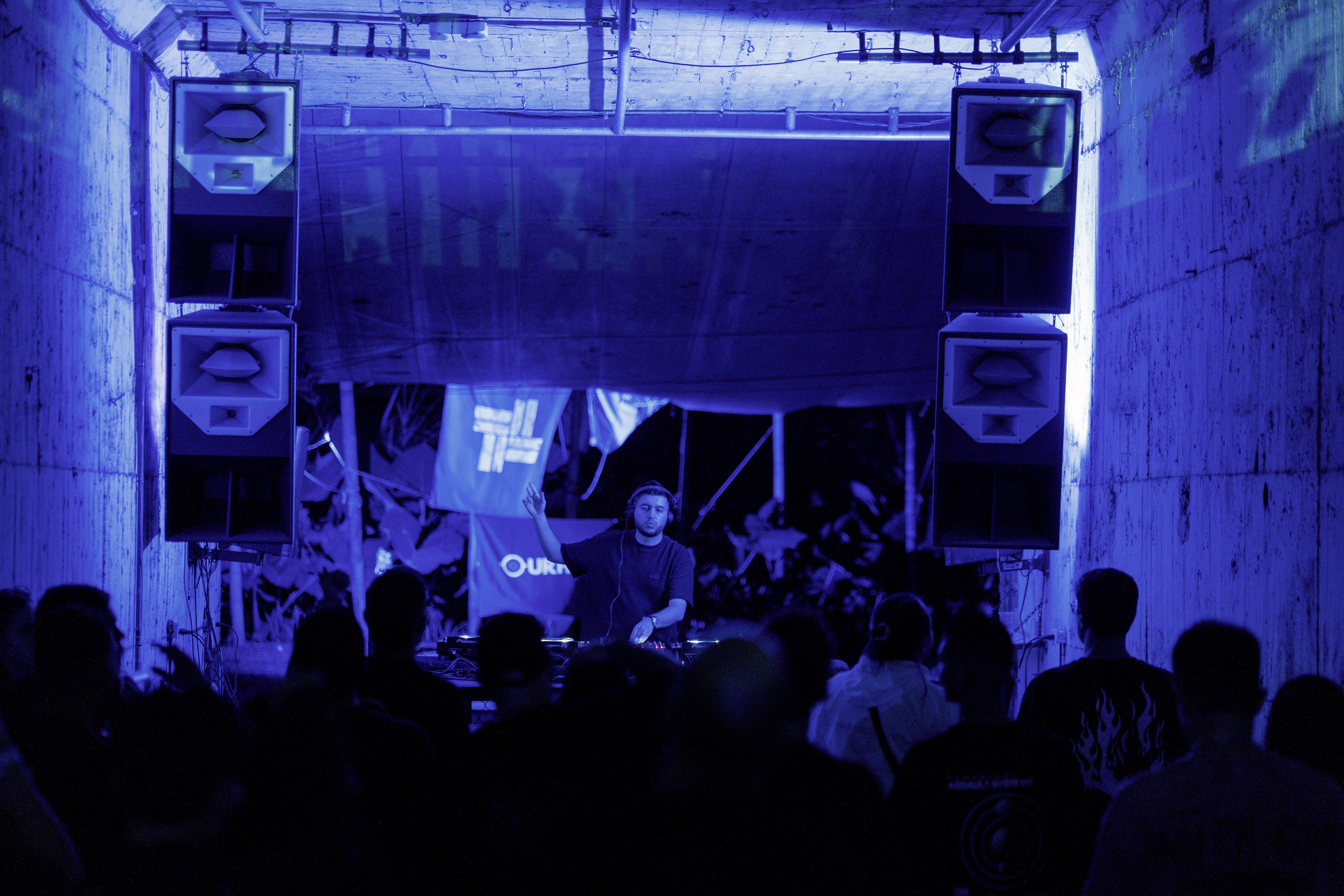 ADEUR tocando en evento RETUN